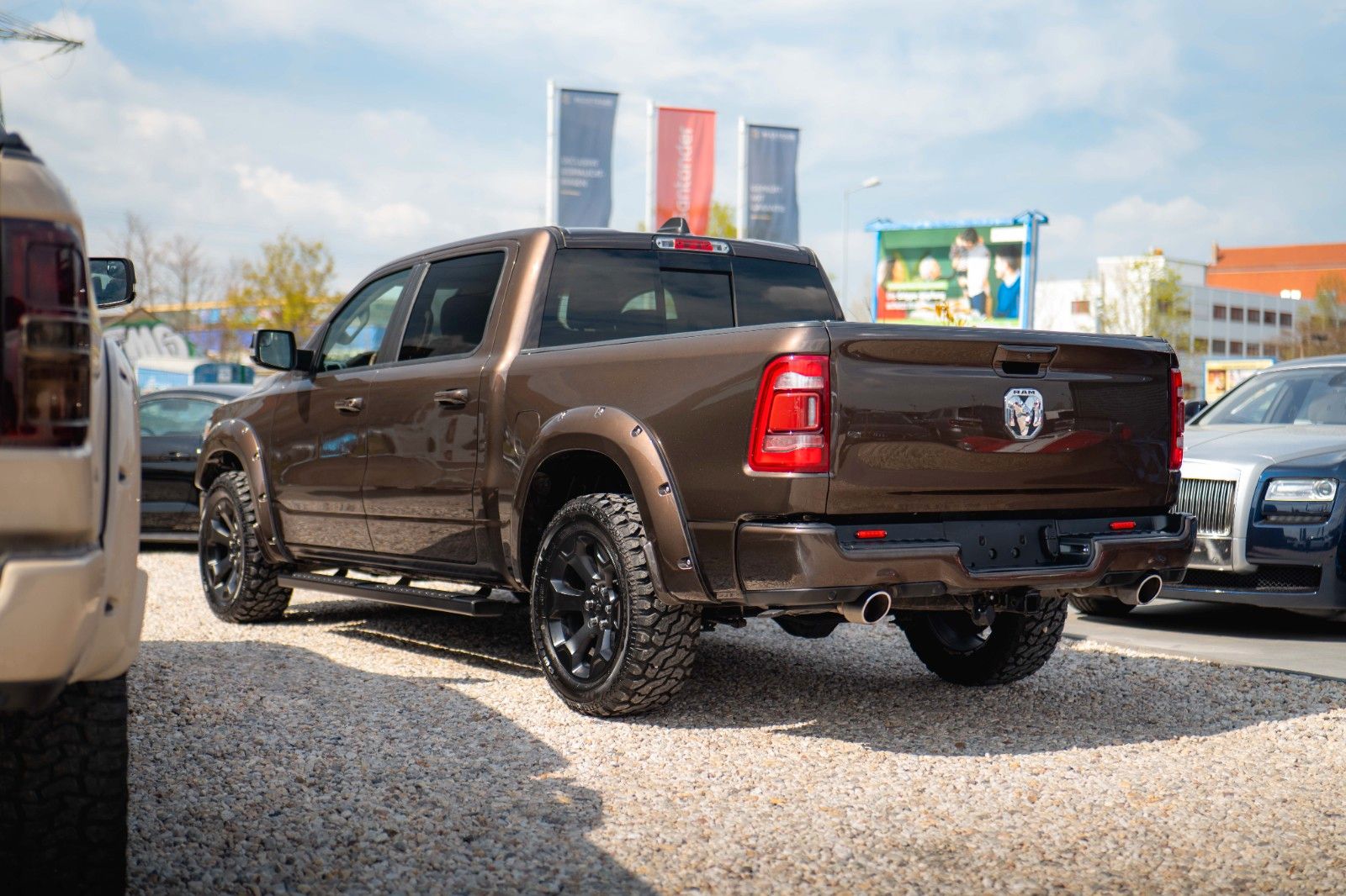 Fahrzeugabbildung Dodge RAM 5.7 V8 HEMI 4x4 LARAMIE Limited Offroad LED
