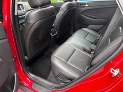 HYUNDAI Tucson 1.6 Premium 4WD*LED*Navi*Sitzh*Pano*