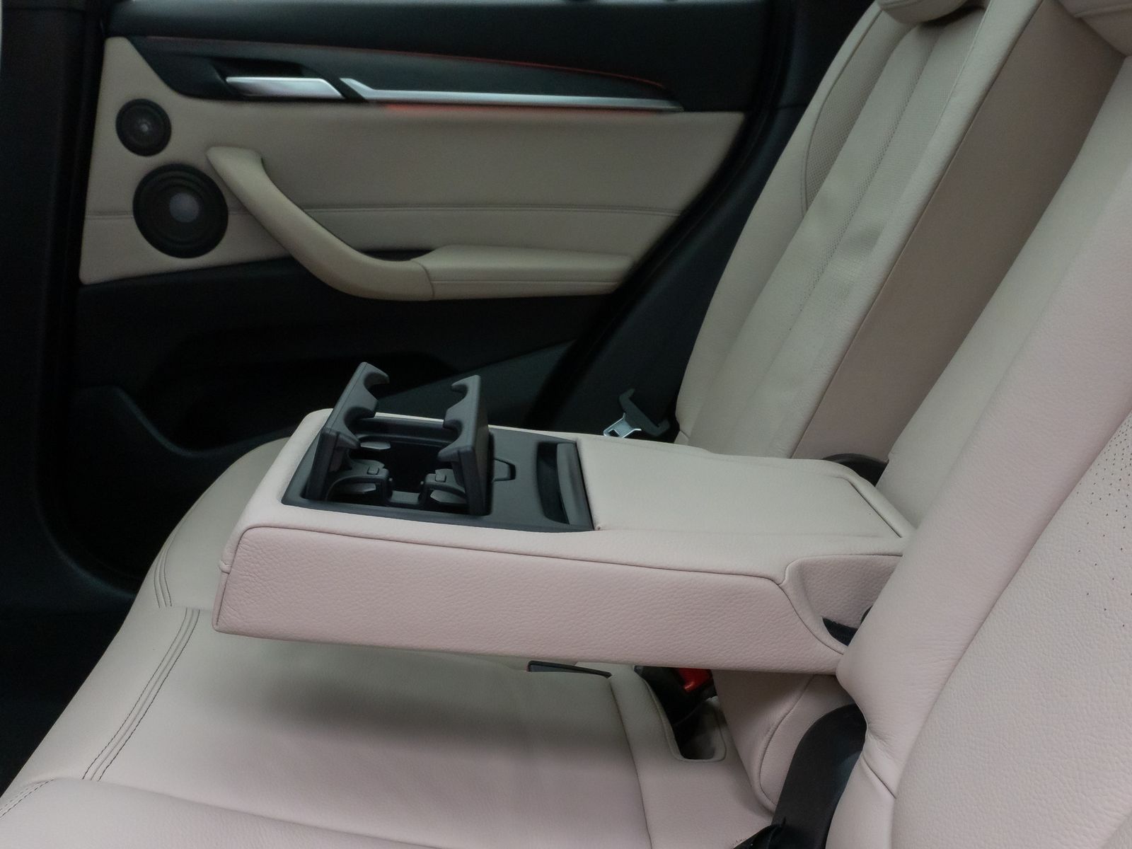 Fahrzeugabbildung BMW X1 sD20i xLine Panorama HUD H/K AHK Leder Voll
