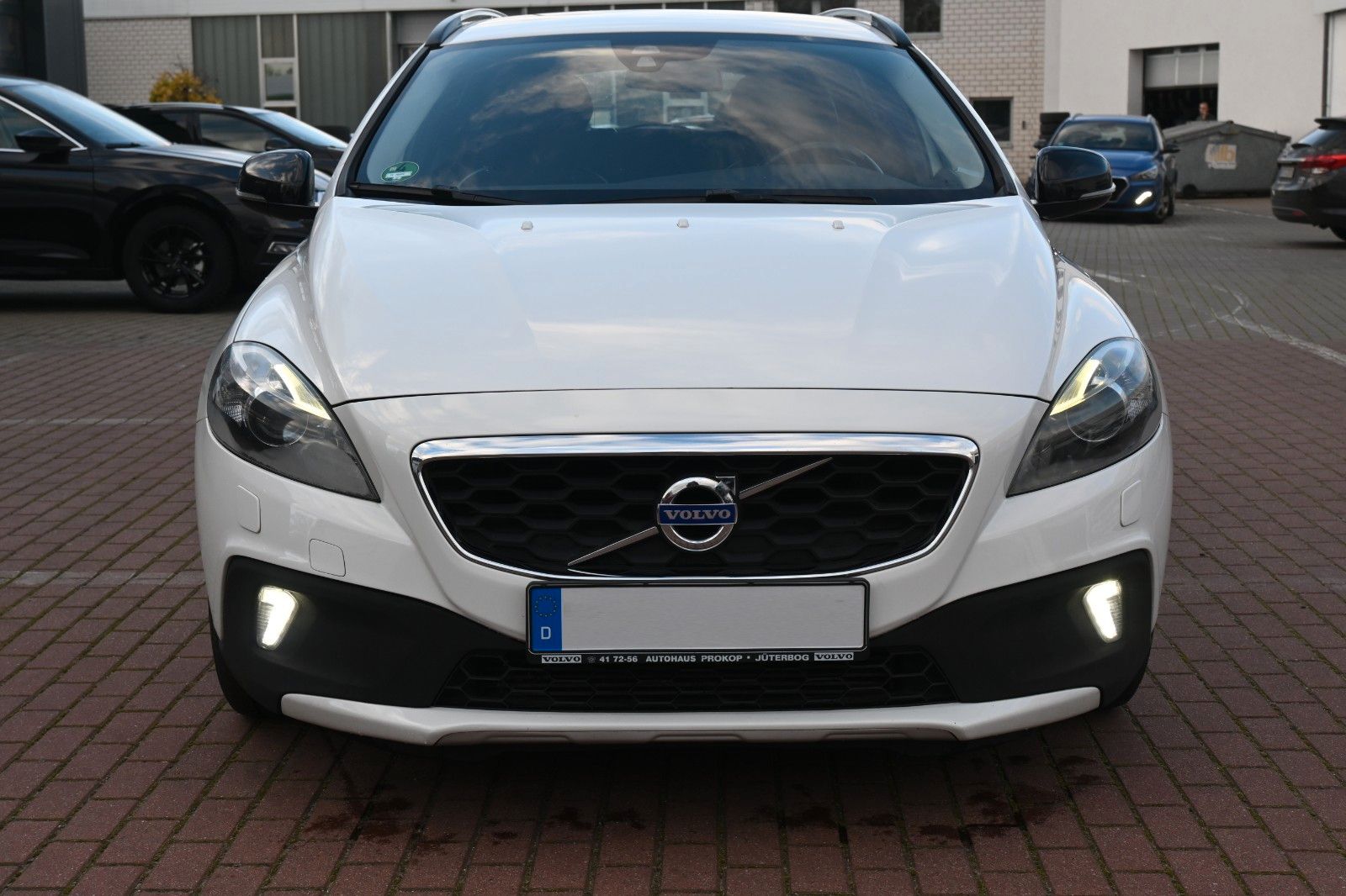 Fahrzeugabbildung Volvo V40 CC D3 MOM*XEN*NAV*STYL*SHZ*AUT