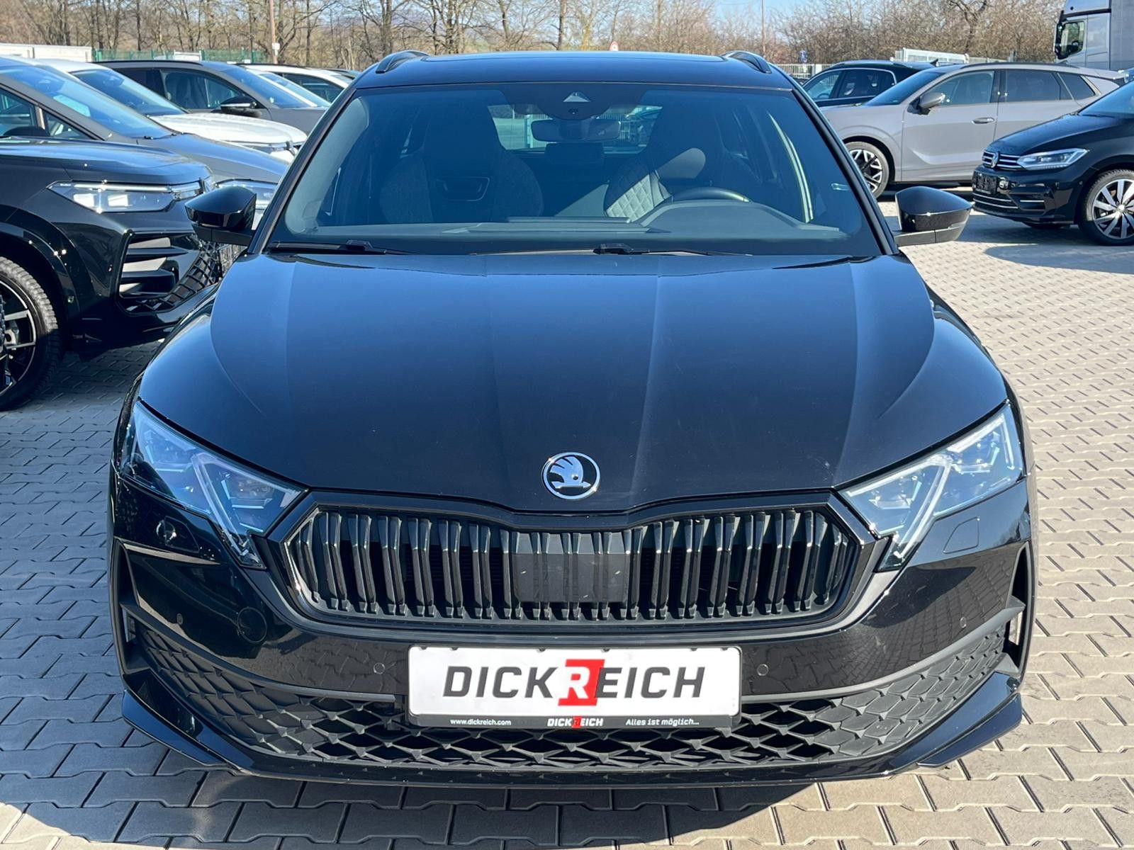 Fahrzeugabbildung SKODA Octavia 1.5 DSG Sportline PANO*MATRIX*AHK*5J.GAR