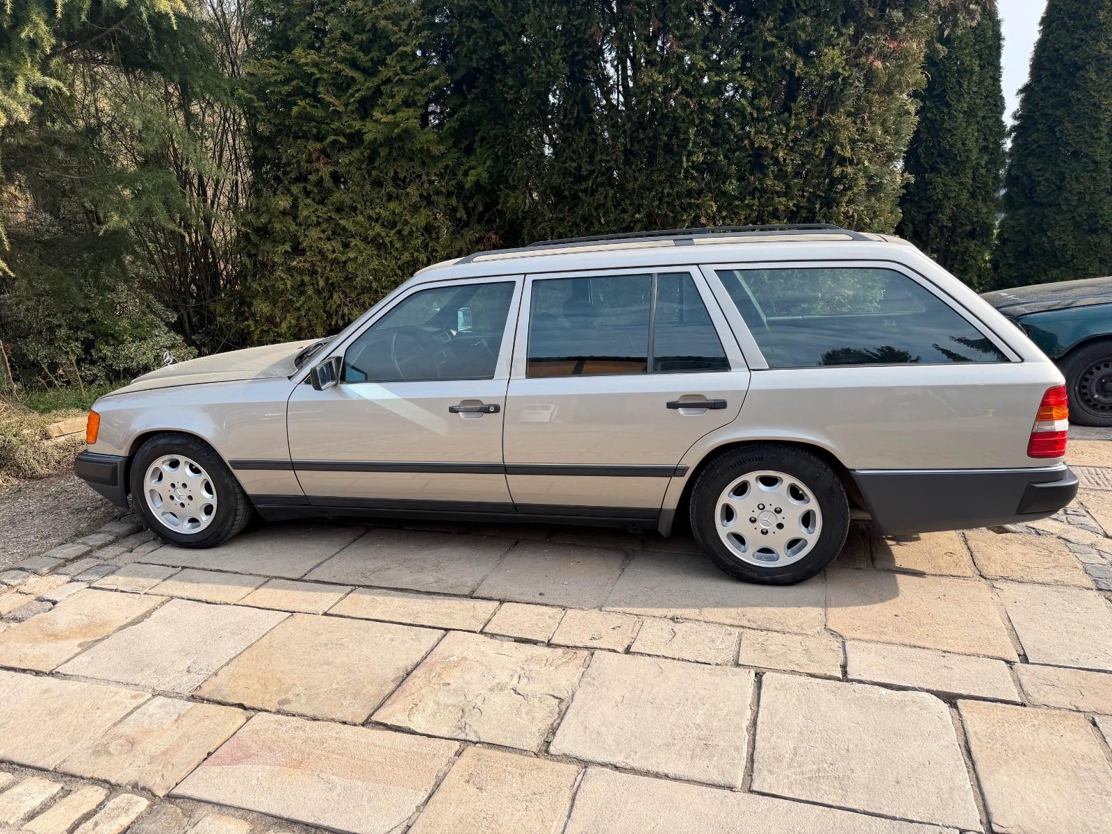 MERCEDES-BENZ 300 TD W124 109 CH BVA - 2ème MAIN - TOIT OUVRANT - 88000 km