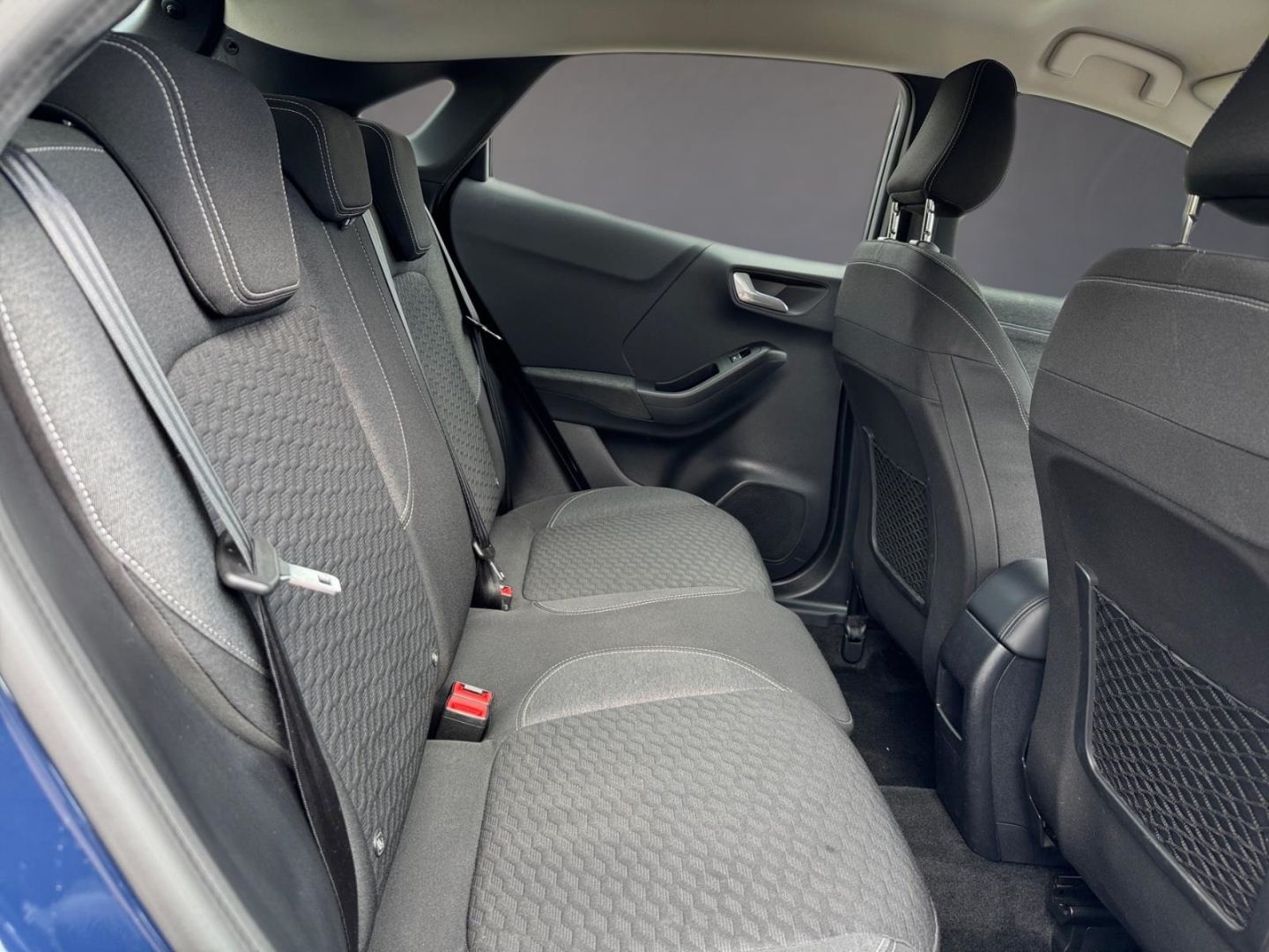 Fahrzeugabbildung Ford Puma Titanium, Winterpaket, schwarze Alus,Navi,N