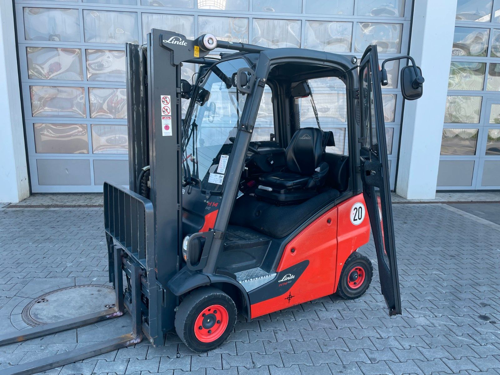 Fahrzeugabbildung Linde H14D-01 / HH 4,6m / 1.727h / Diesel / SS