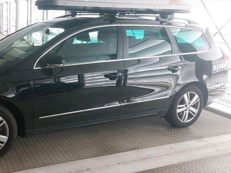 Volkswagen Passat 2010 — вигляд ззаду
