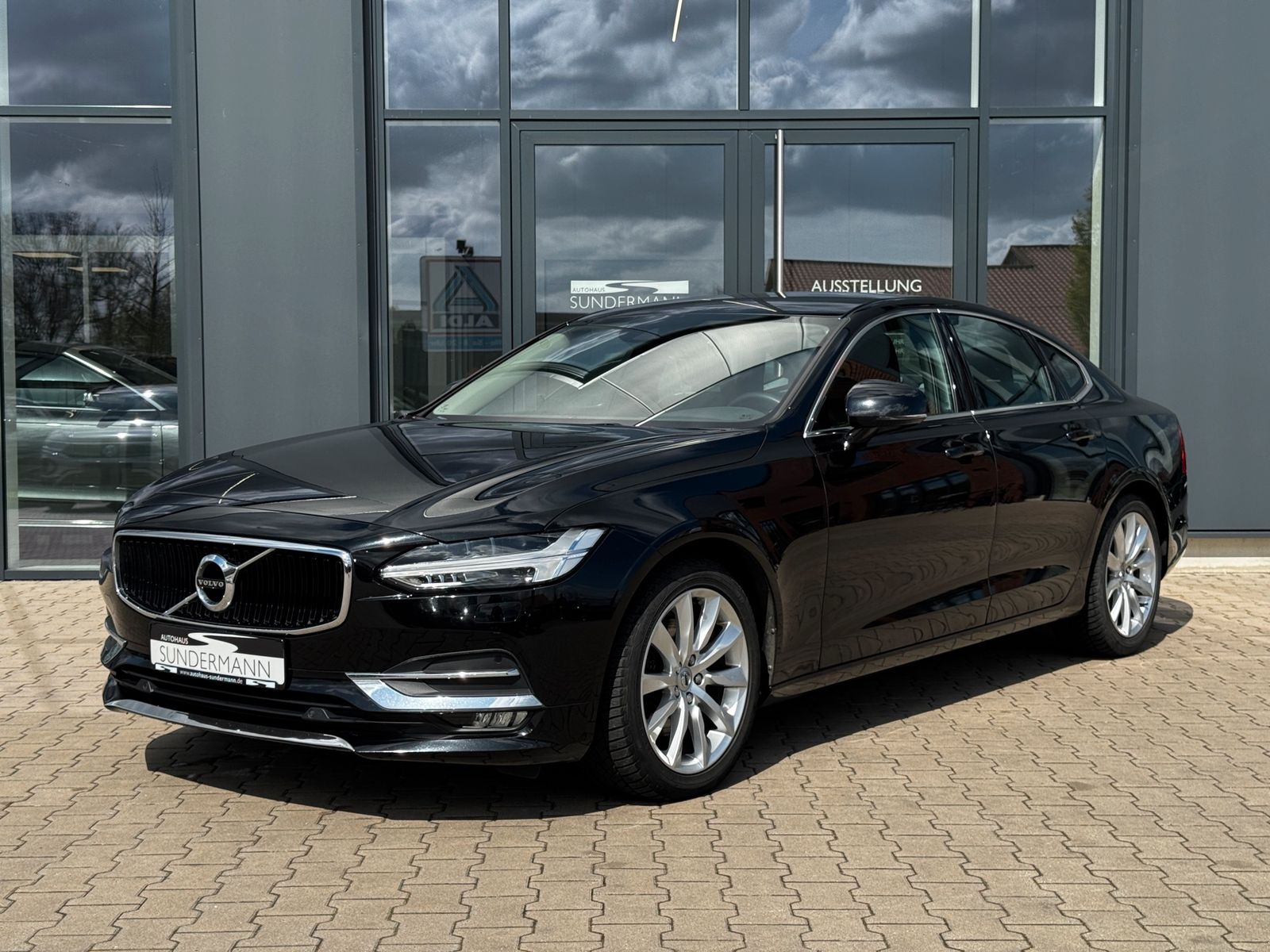 Volvo S 90 D4 DPF Momentum LED+Kamera+Navi+CarPlay+AHK