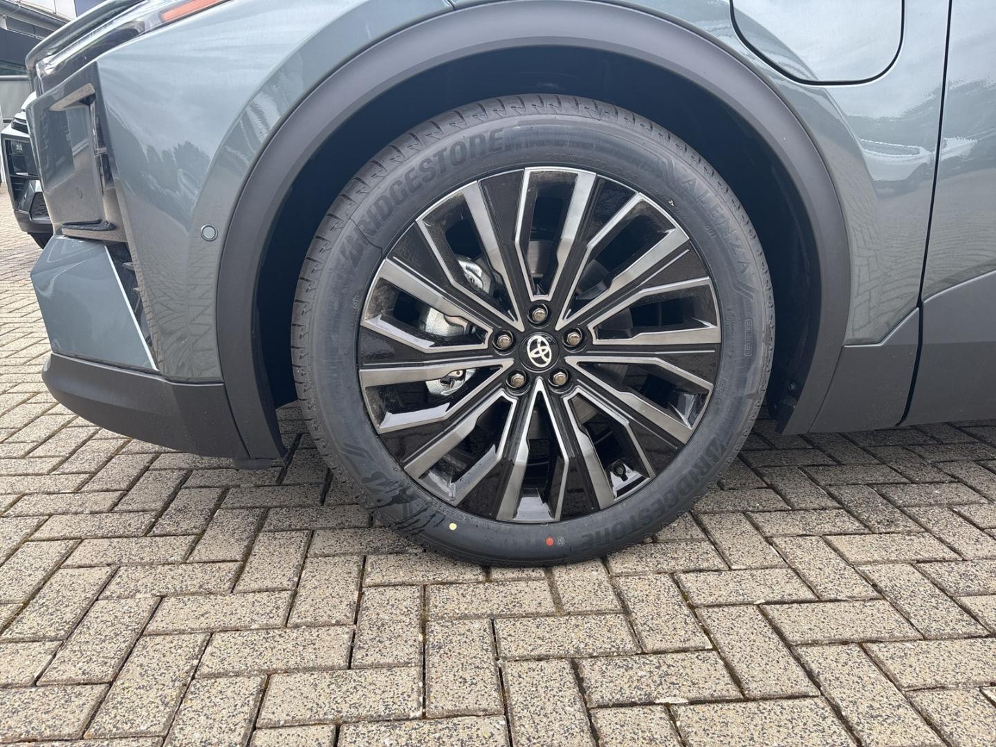 Toyota C-HR+ 252 kW AWD Lounge Navi 360 Kamera Panorama