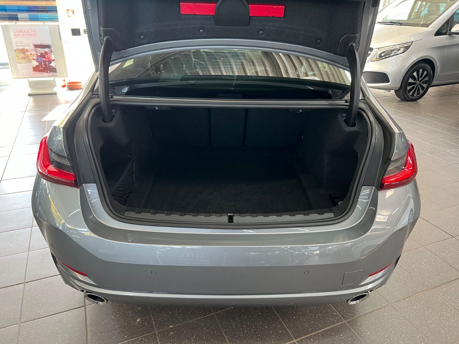 BMW 320d Lim. x Drive AHK+Driving Assist foto 10