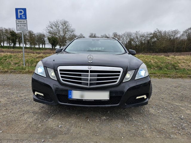 Mercedes-Benz E 350 CGI T BlueEFFICIENCY A...