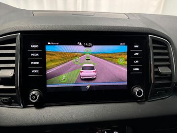Skoda Karoq Scout 1.5 AHK*Panodach*Kamera*