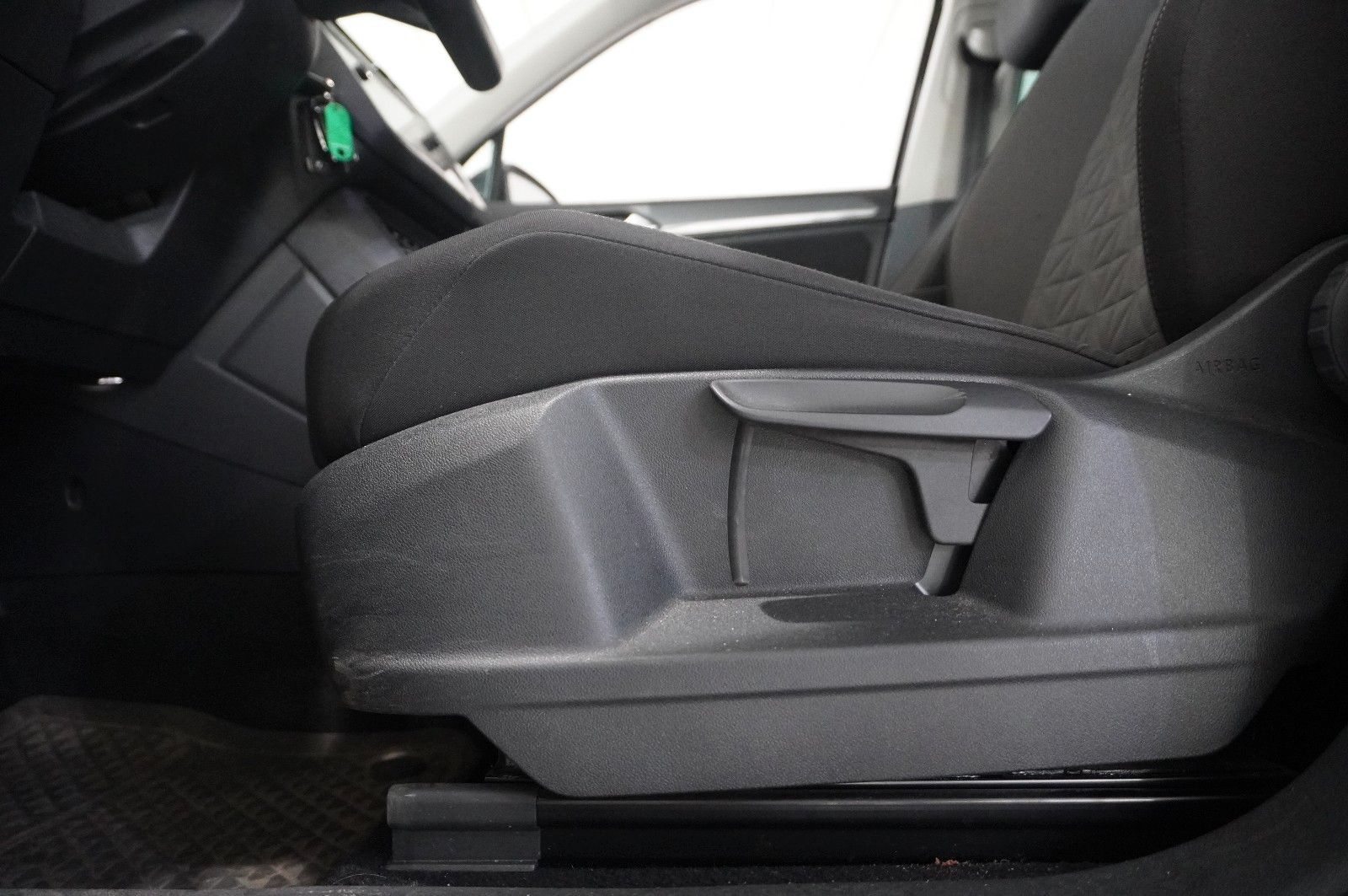 Fahrzeugabbildung Volkswagen Tiguan 1.5 TSI LIFE DSG NAVI/LED/ACC/SHZ/PDC/DAB