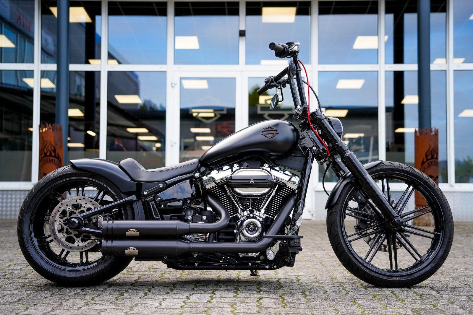 Fahrzeugabbildung Harley-Davidson FXBRS Softail Breakout 114 cui - JEKILL&HYDE -