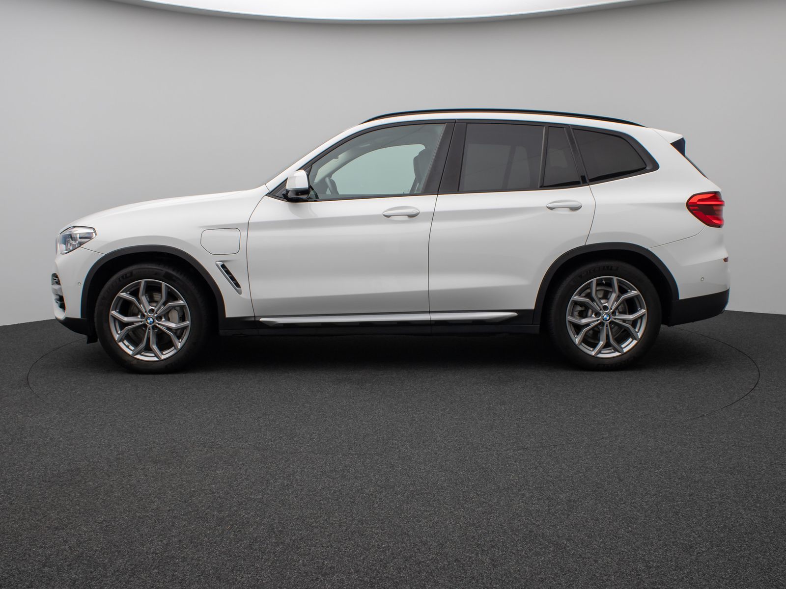 Fahrzeugabbildung BMW X3 xD30e xLine Panorama 360°HUD DAB HiFi Komfort
