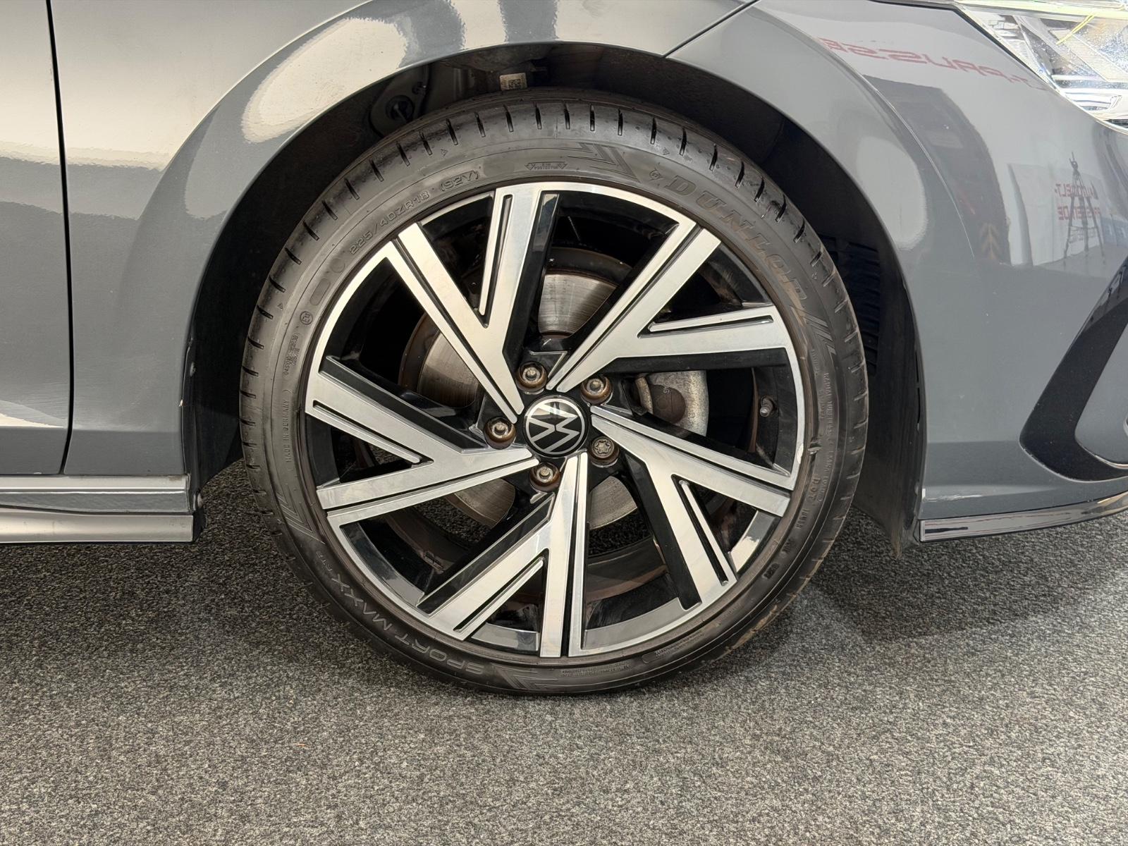 Volkswagen Golf VIII Var. 1.5 eTSI*R LINE*LED-ACC-R.KAM-APP, миниатюра 15