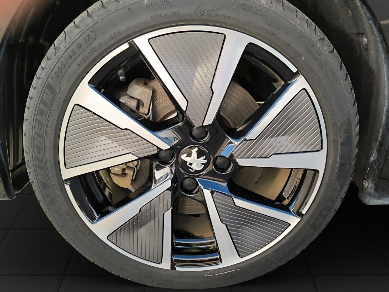 Fahrzeugabbildung Peugeot 208 e- GT