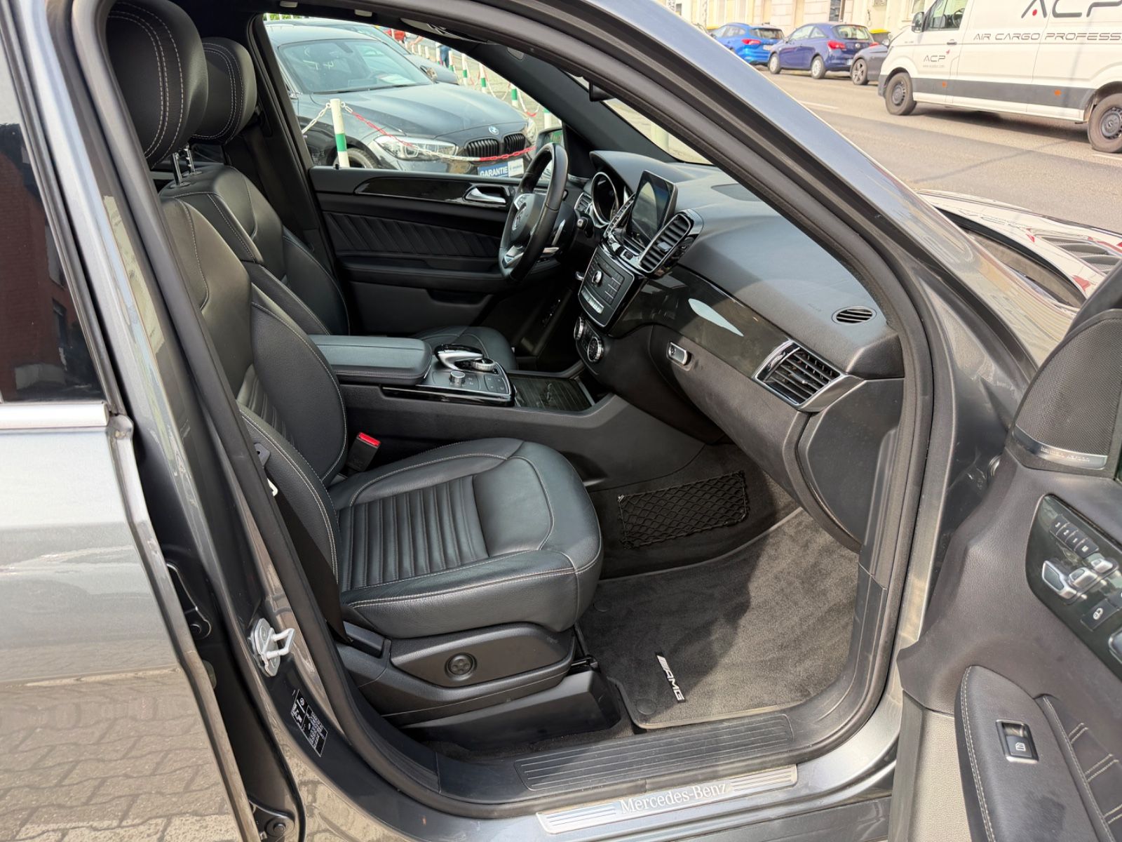 Fahrzeugabbildung Mercedes-Benz GLE 350 d 4Matic AMG LINE NEUER MOTOR VOLLAUSST.