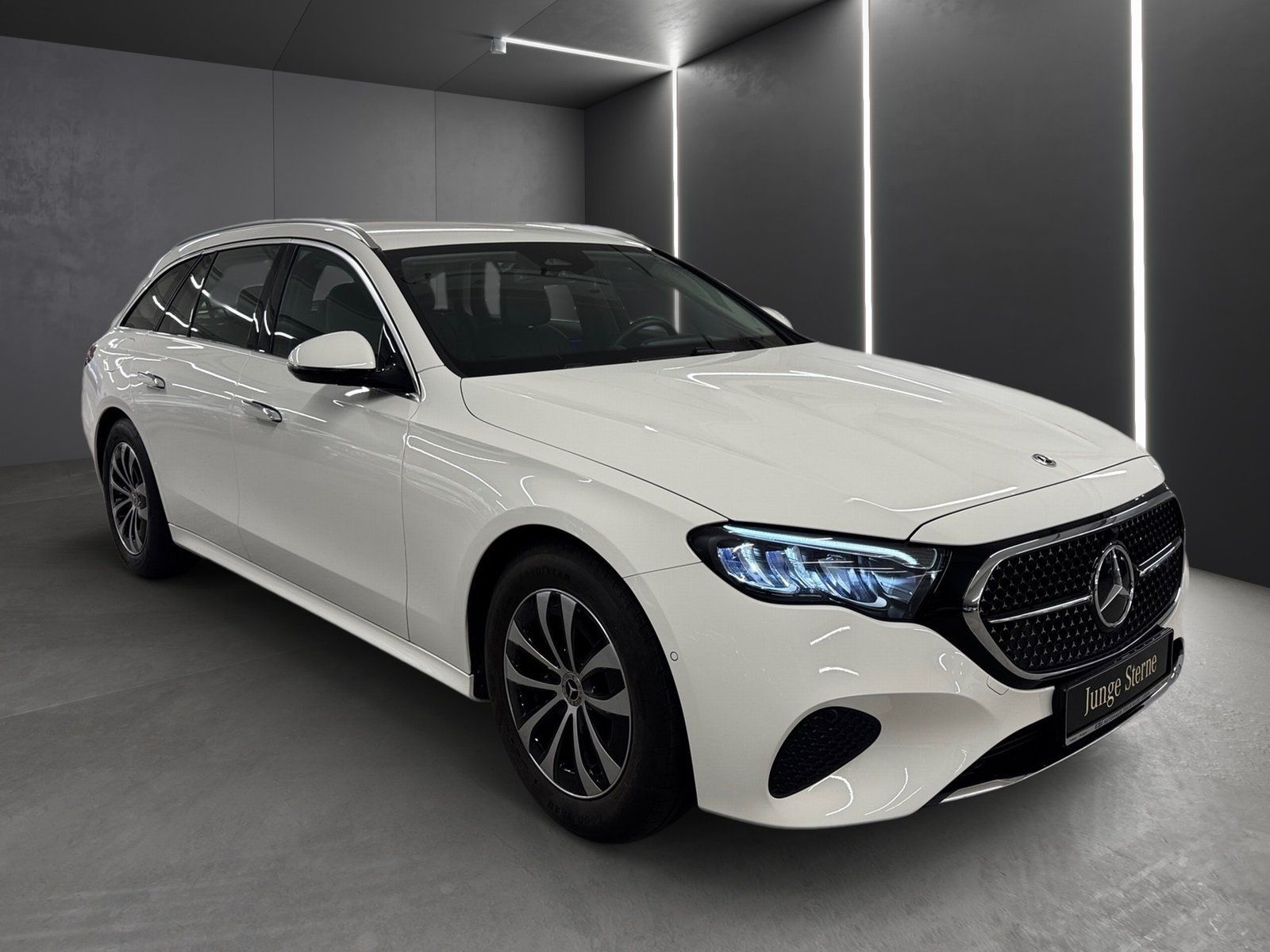 Fahrzeugabbildung Mercedes-Benz E 200 T Avantgarde*AHK*Superscreen*LED*Distr*Tot
