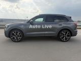 Volkswagen Touareg 3.0 TSI*R LINE*BlackS*PAN*MATRI*LUFT*VOL - gebrauchte VW Touareg aus dem Jahr 2021