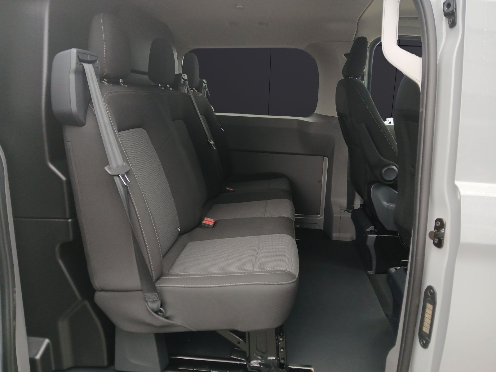 Fahrzeugabbildung Volkswagen T7 Transporter TDI Kasten Plus LR Kabine 5-Si RF