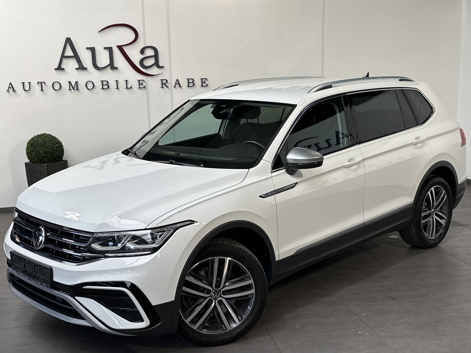 Fahrzeugabbildung Volkswagen Tiguan Allspace 4M Elegance 7-Sitzer NAV+IQLIGHT