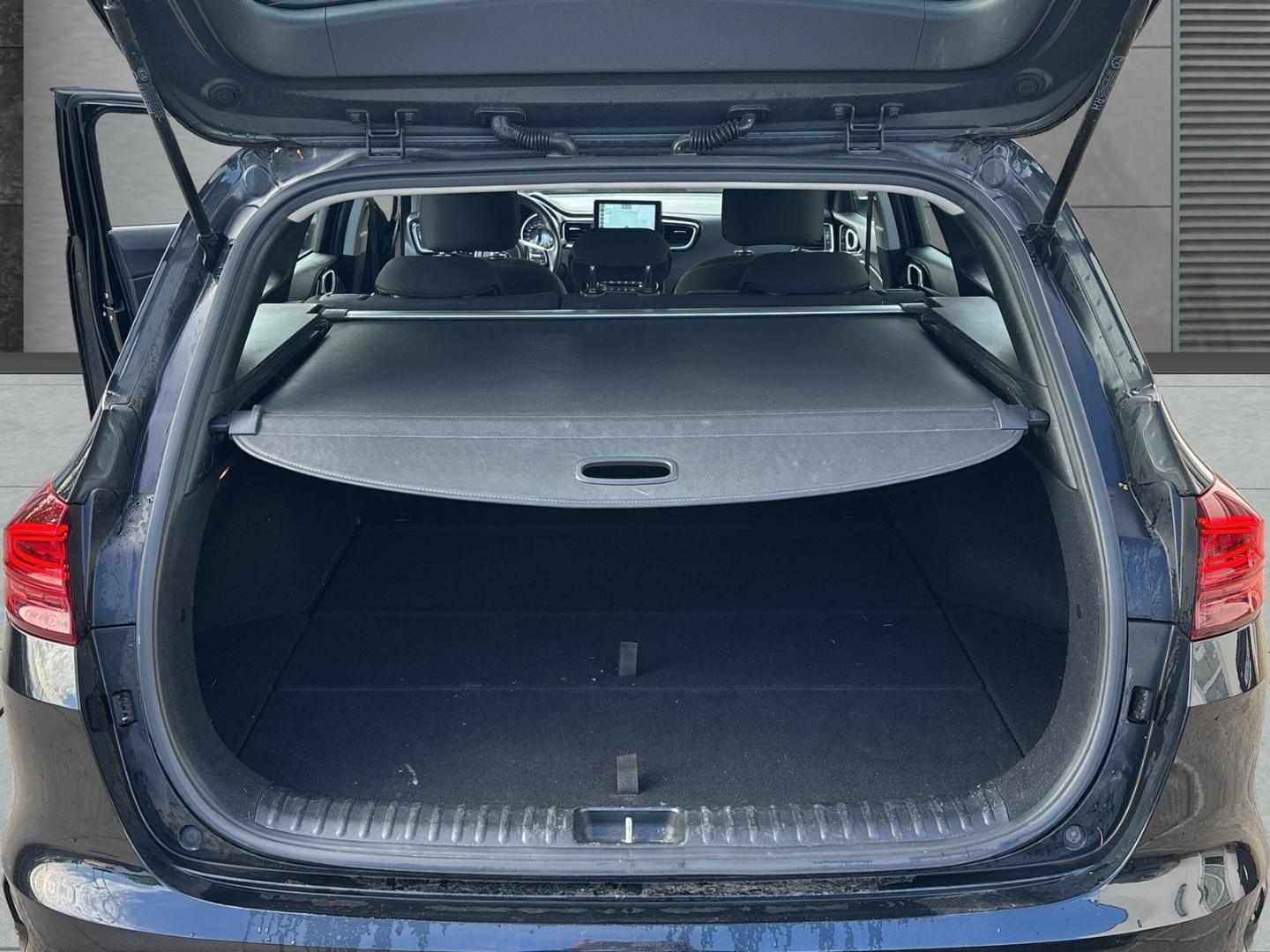 Kia Ceed_sw Vision 1.4 T NAV KOMF CarPlay Android Au