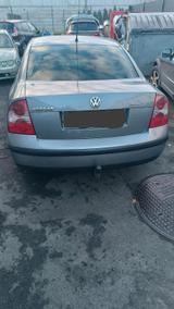 Volkswagen VOLKSWAGEN -VW PASSAT - Volkswagen Passat aus 2003 mit Diesel-Antrieb: Limousine