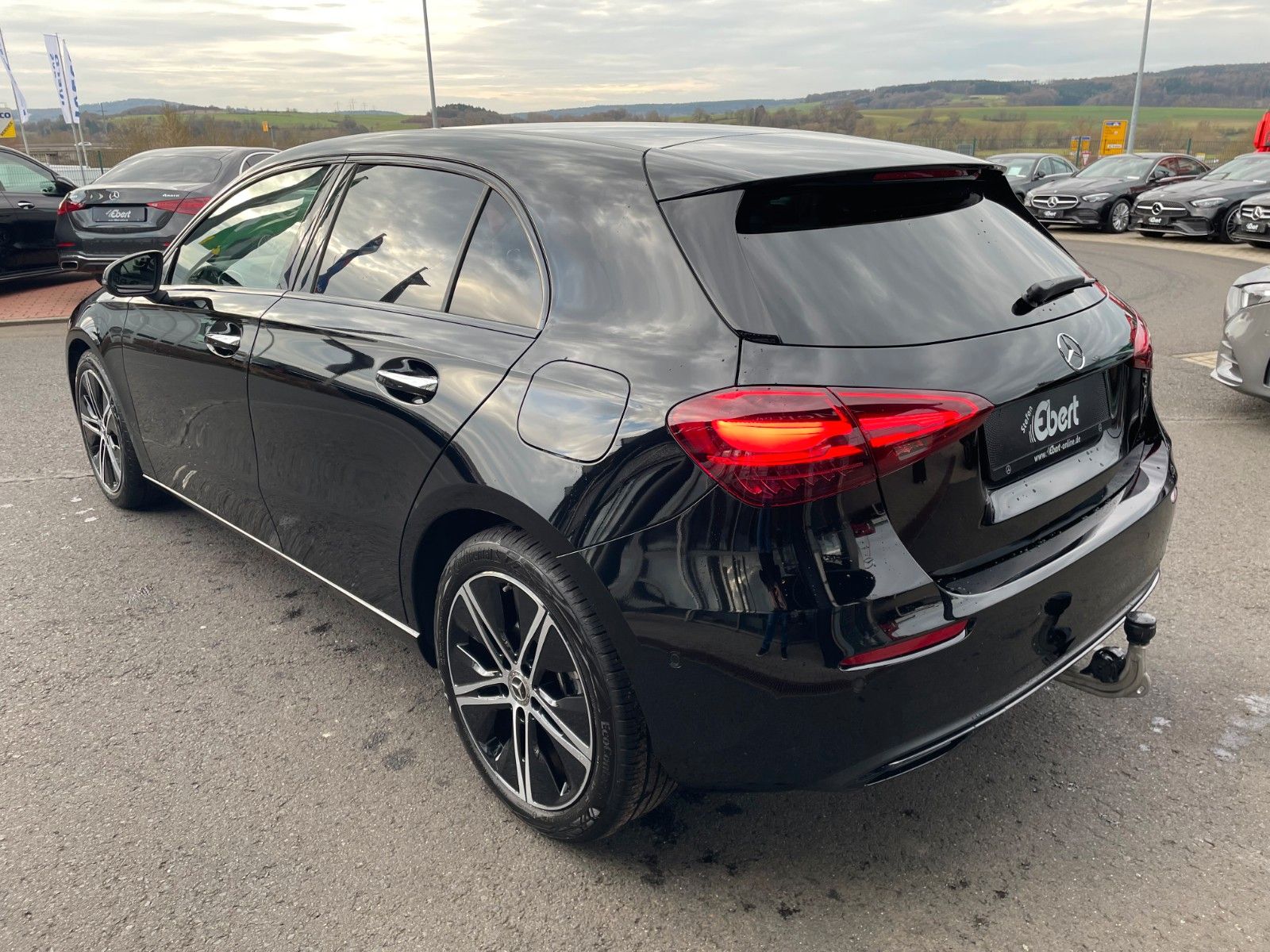 Fahrzeugabbildung Mercedes-Benz A 180 Progressive Night+AHK+R-Kamera+Ambiente