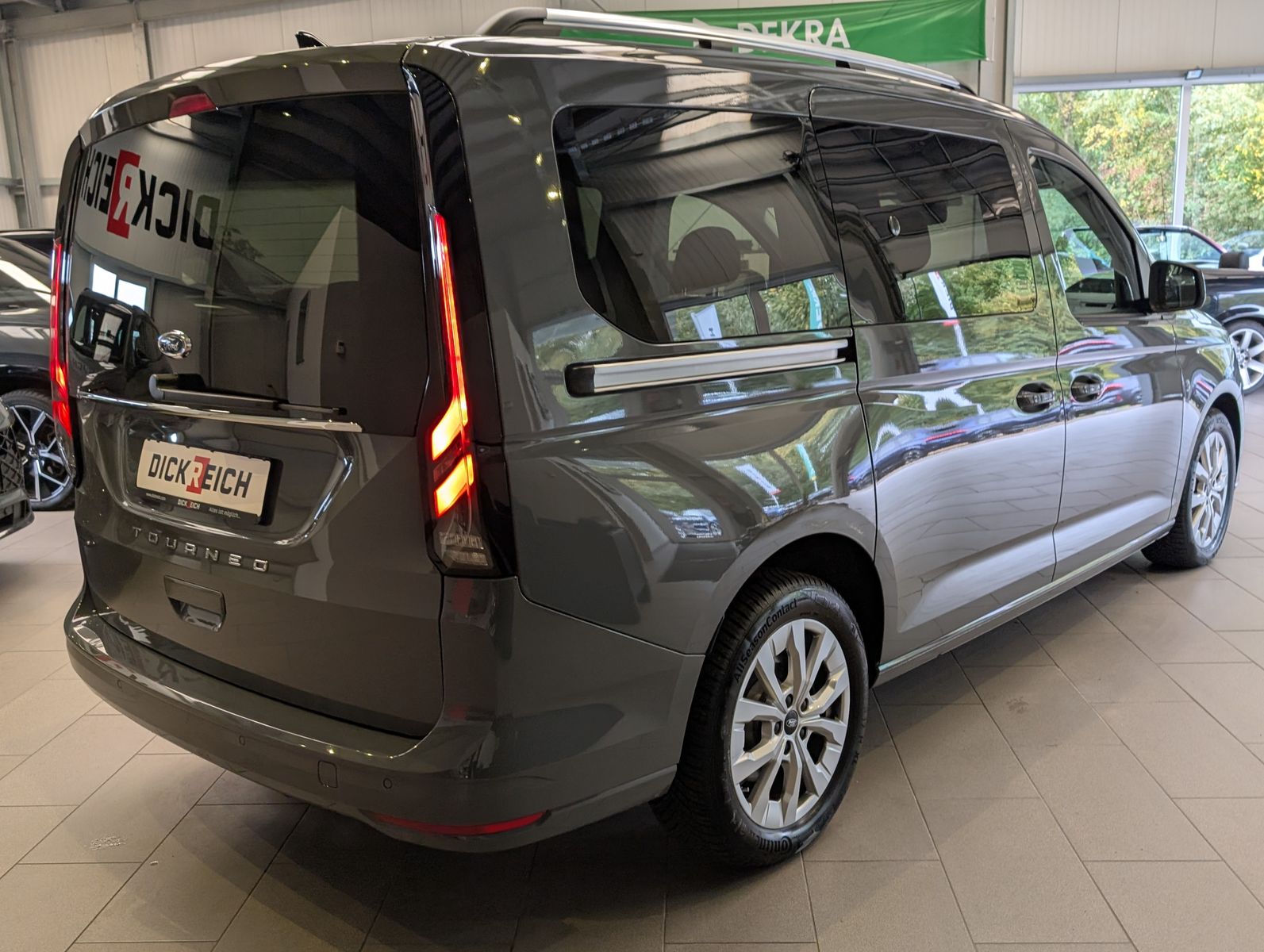 Fahrzeugabbildung Ford Tourneo Connect L2 Titanium 7-Sitze Bi-LED Cam A