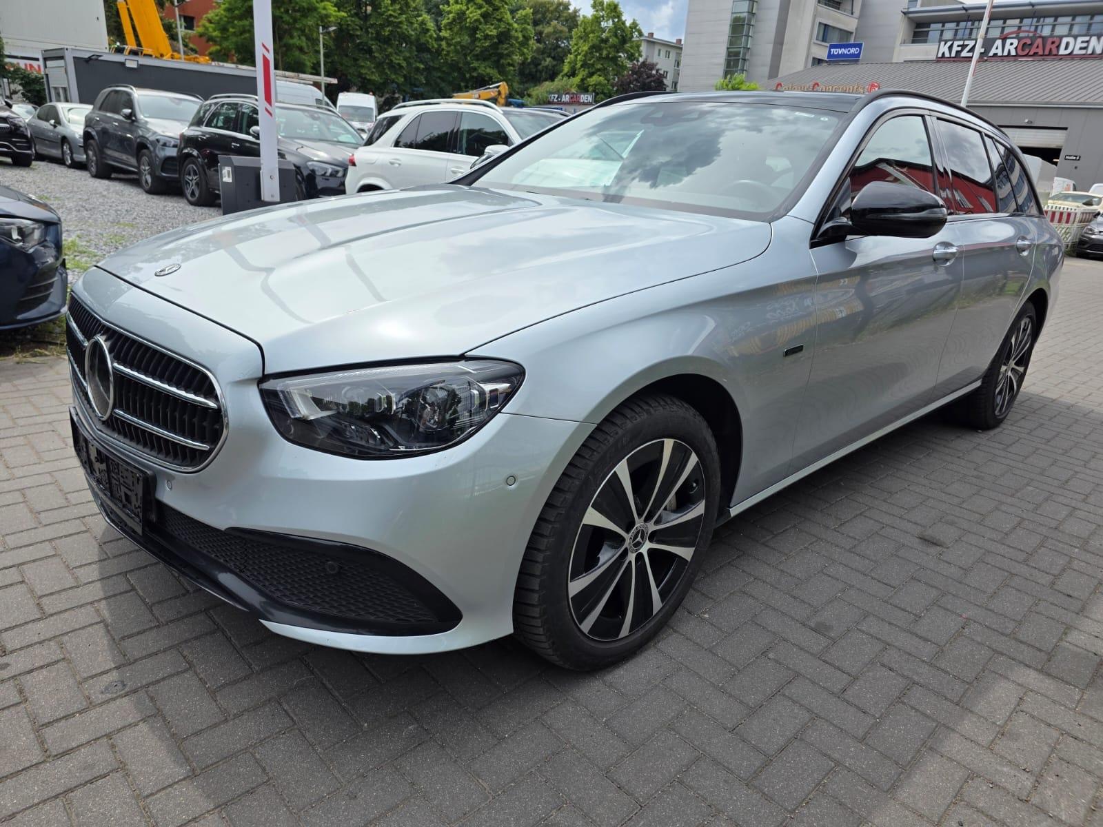 Mercedes-Benz E 300 de 4Matic / Panorama / Burmester Soundsyst