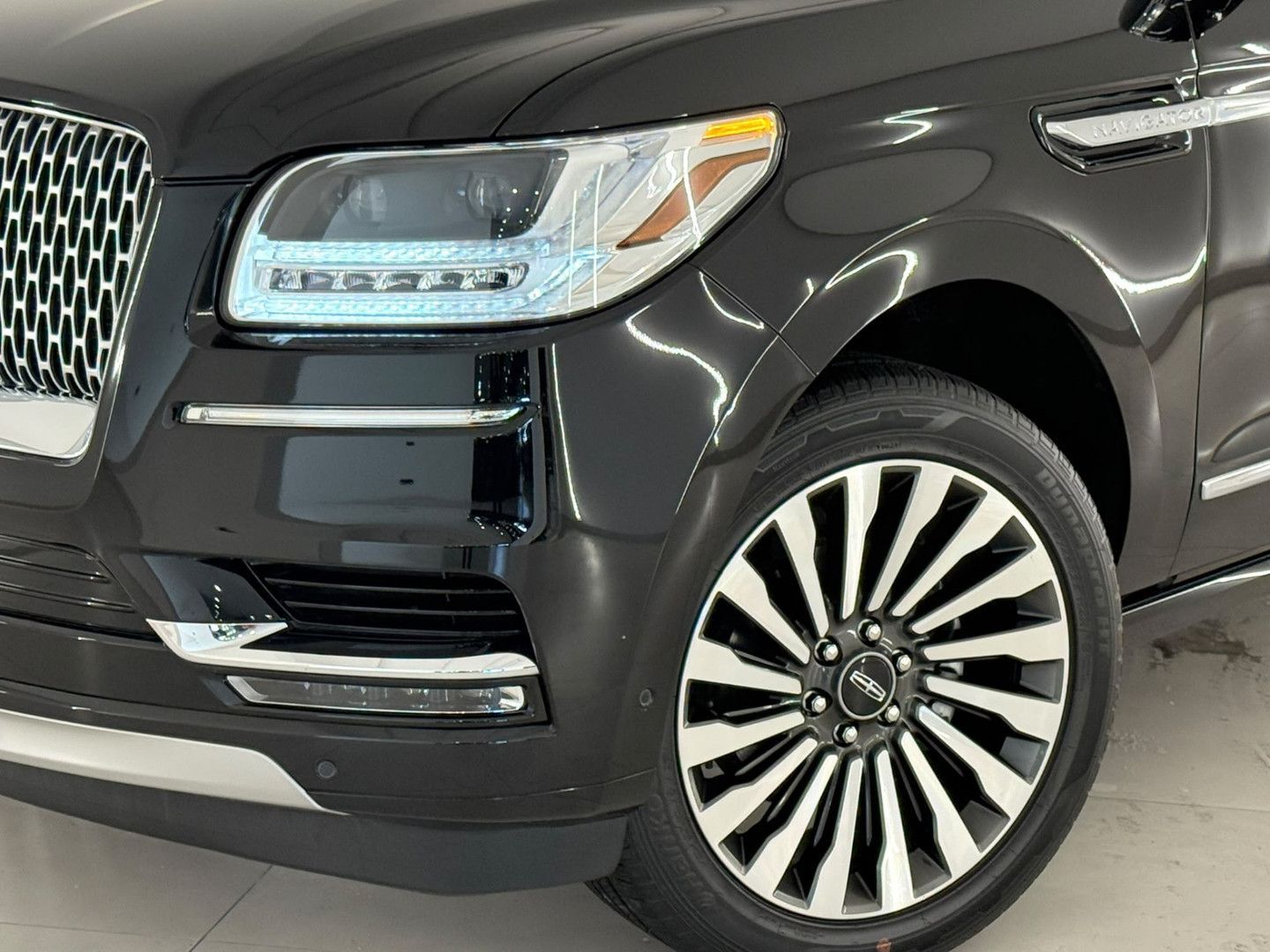 Lincoln Navigator 3.5L V6 Lang Preferred Grijs kenteken imagem 3