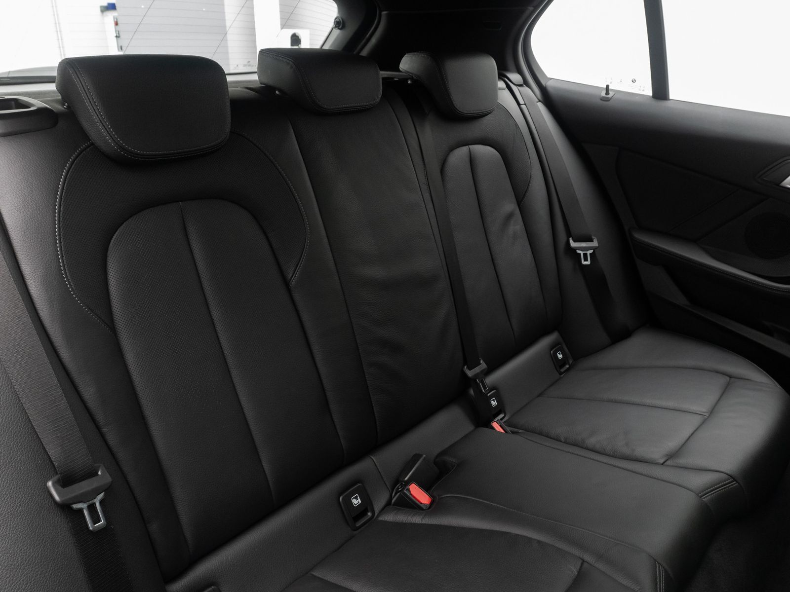 Fahrzeugabbildung BMW 120i M Sport Panoram Kamera DAB HiFi Komfort LED