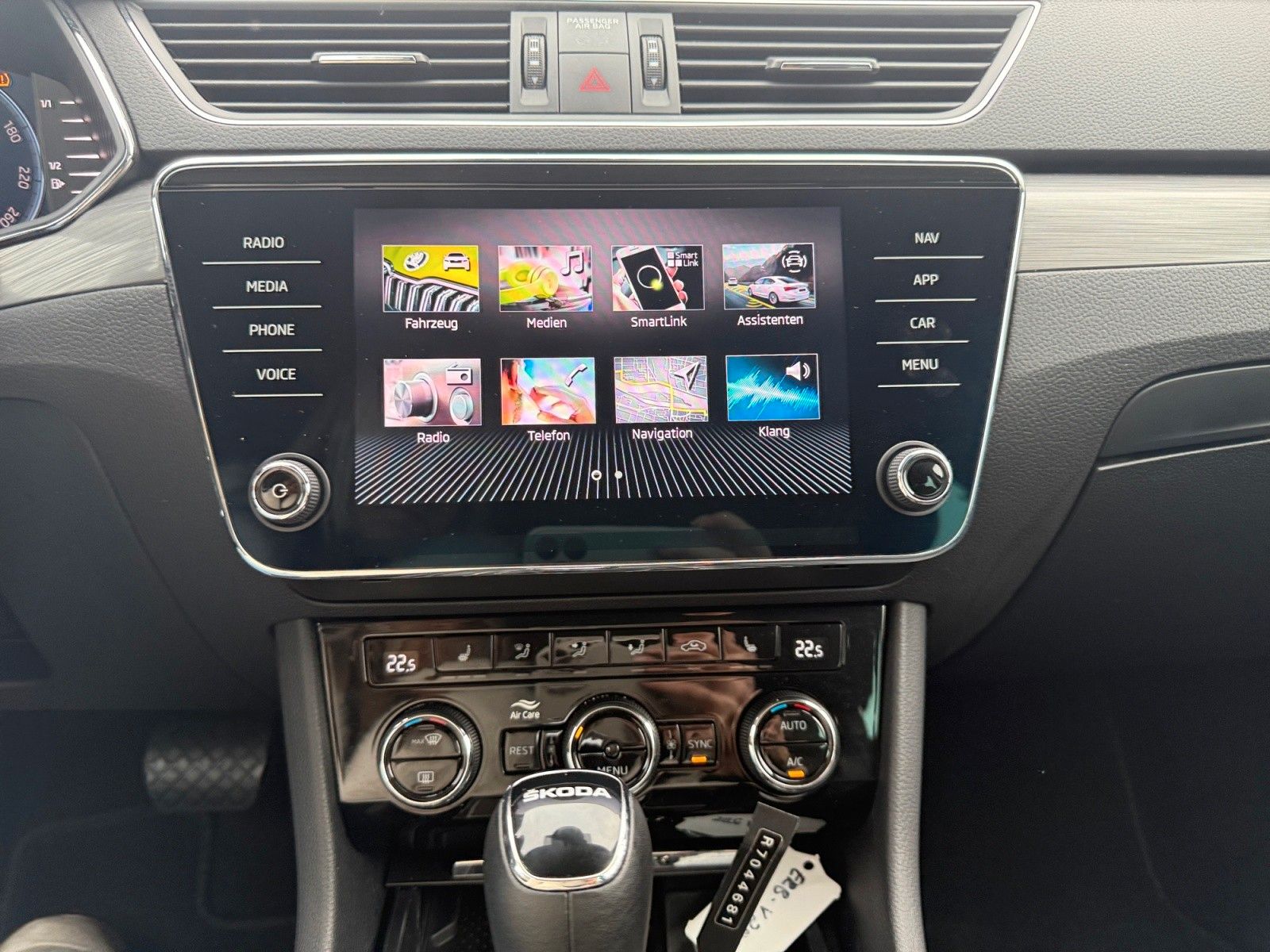 Superb Combi 2,0 TDI DSG Style Matrix Kamera ACC