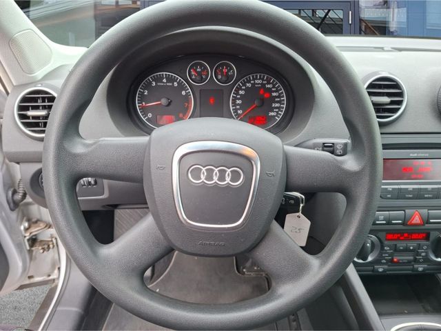 Audi A3 Attraction 1.6 °Nur an Händler!°