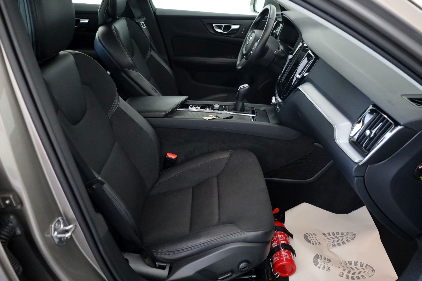 Fahrzeugabbildung Volvo V60 Kombi Momentum Pro T.Leder,Navi,LED,AppleCar