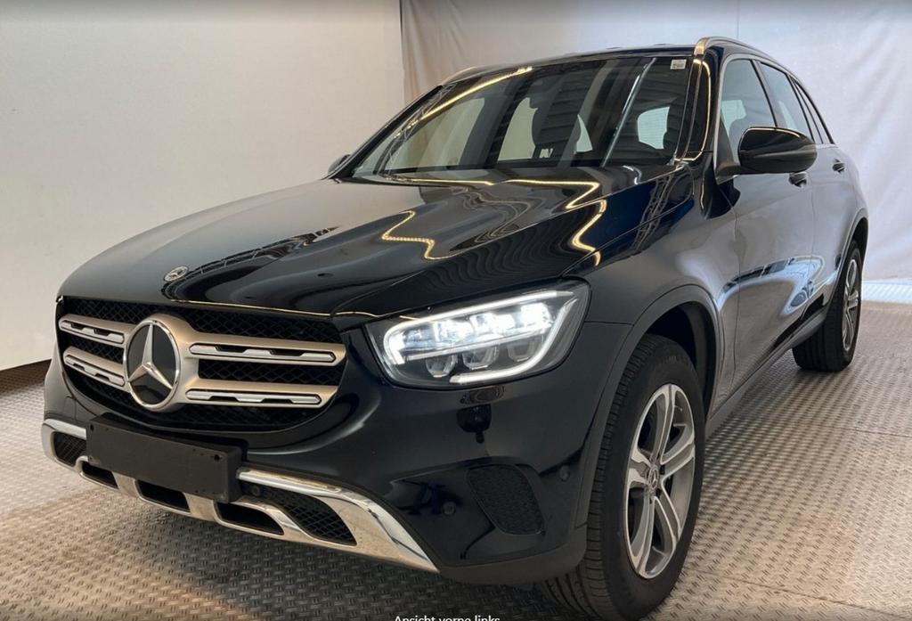 MercedesBenz GLC 300 e 4MaticLEDAHKKAMERATLeder 2021