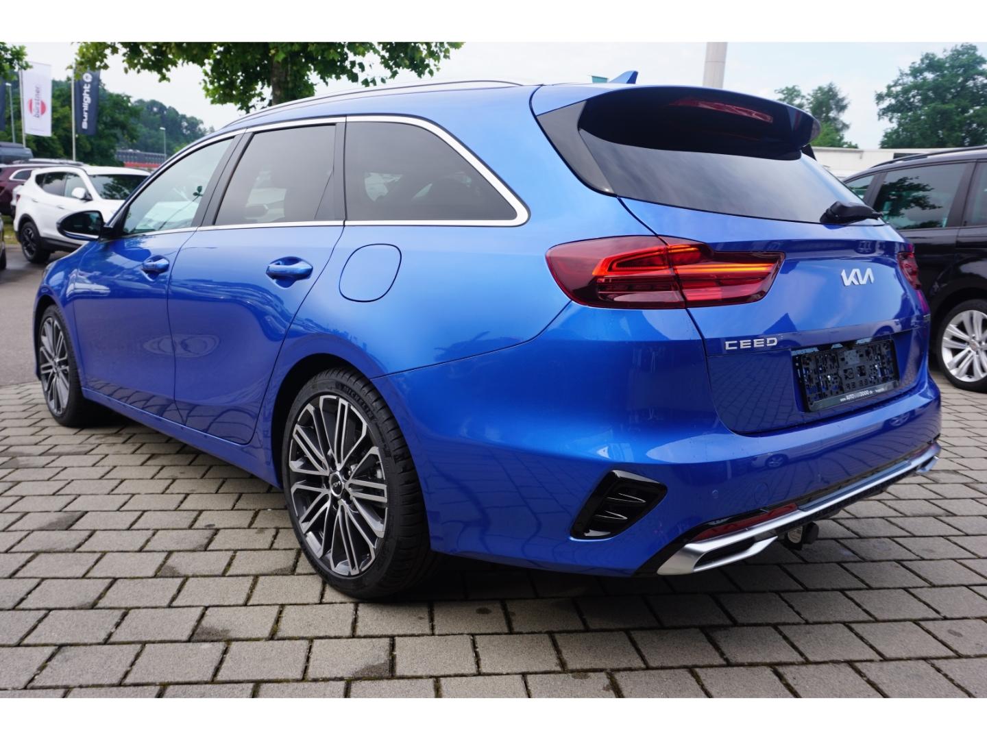 Kia Ceed_sw 1.5T 140 GT Line DCT7 AHK Navi Techn. AC