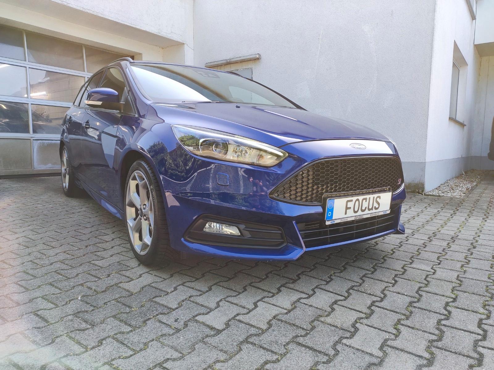 Ford Focus Turnier ST Xenon Navi PDC FSH SHZ Recaro