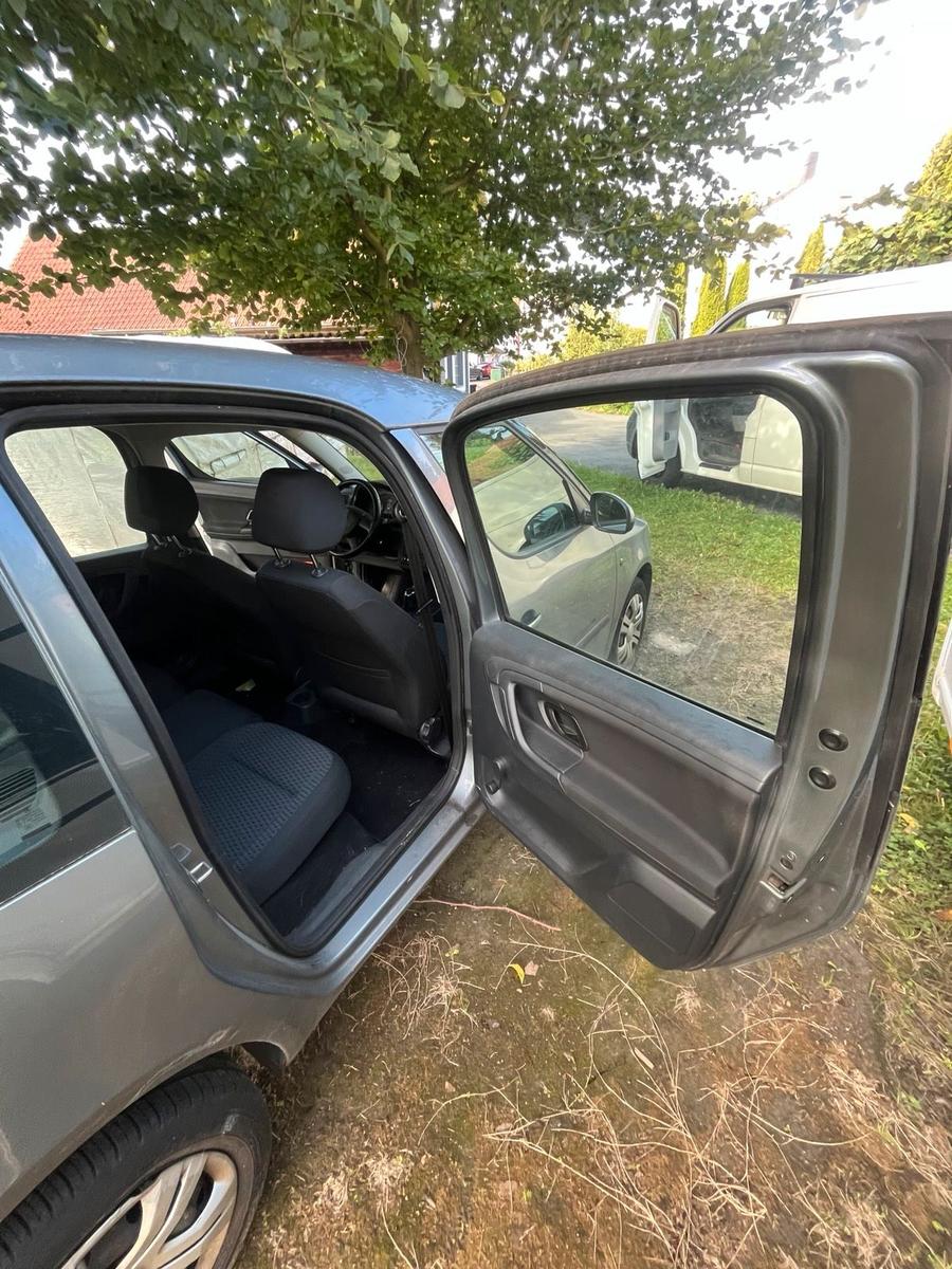 Skoda Roomster 2011 — photo 9