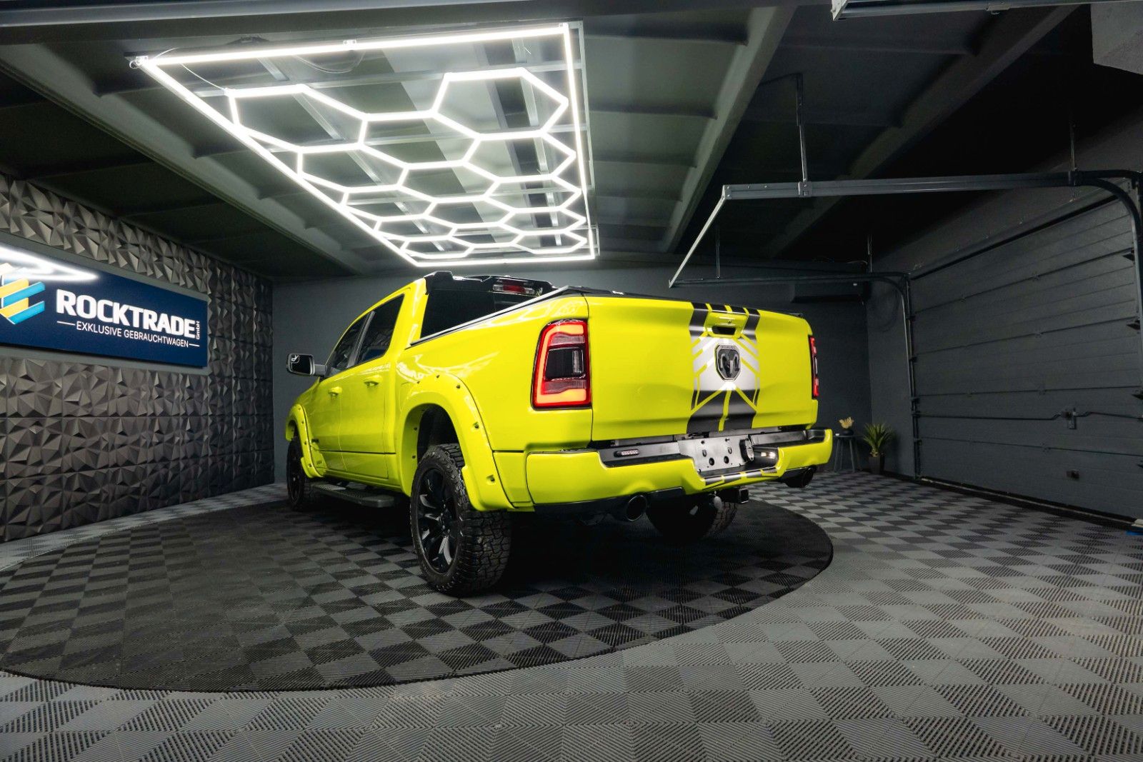 Fahrzeugabbildung Dodge RAM 5.7 V8 4x4 OFFROAD ACID YELLOW Edition LED