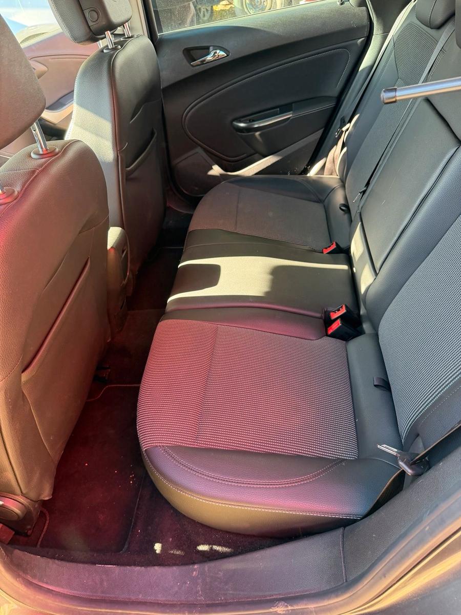 Opel Astra 2011 — photo 5