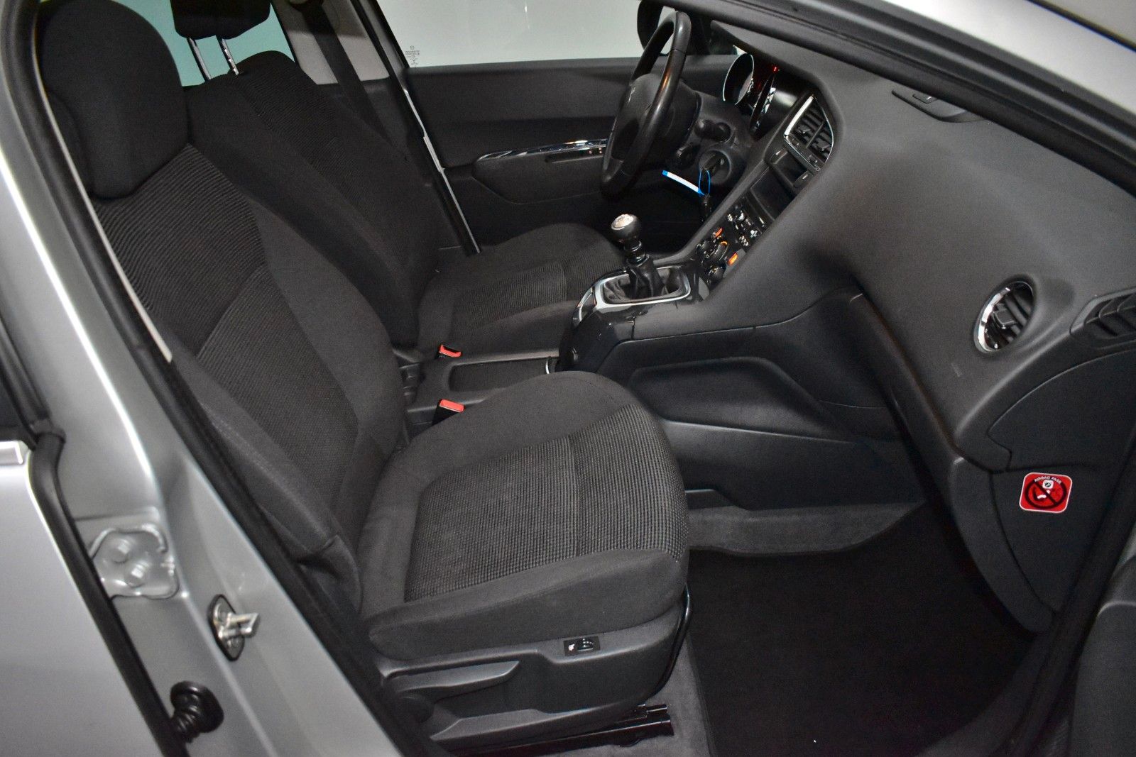 Fahrzeugabbildung Peugeot 5008 Business-Line,Panorama,AHK,8 fach bereift