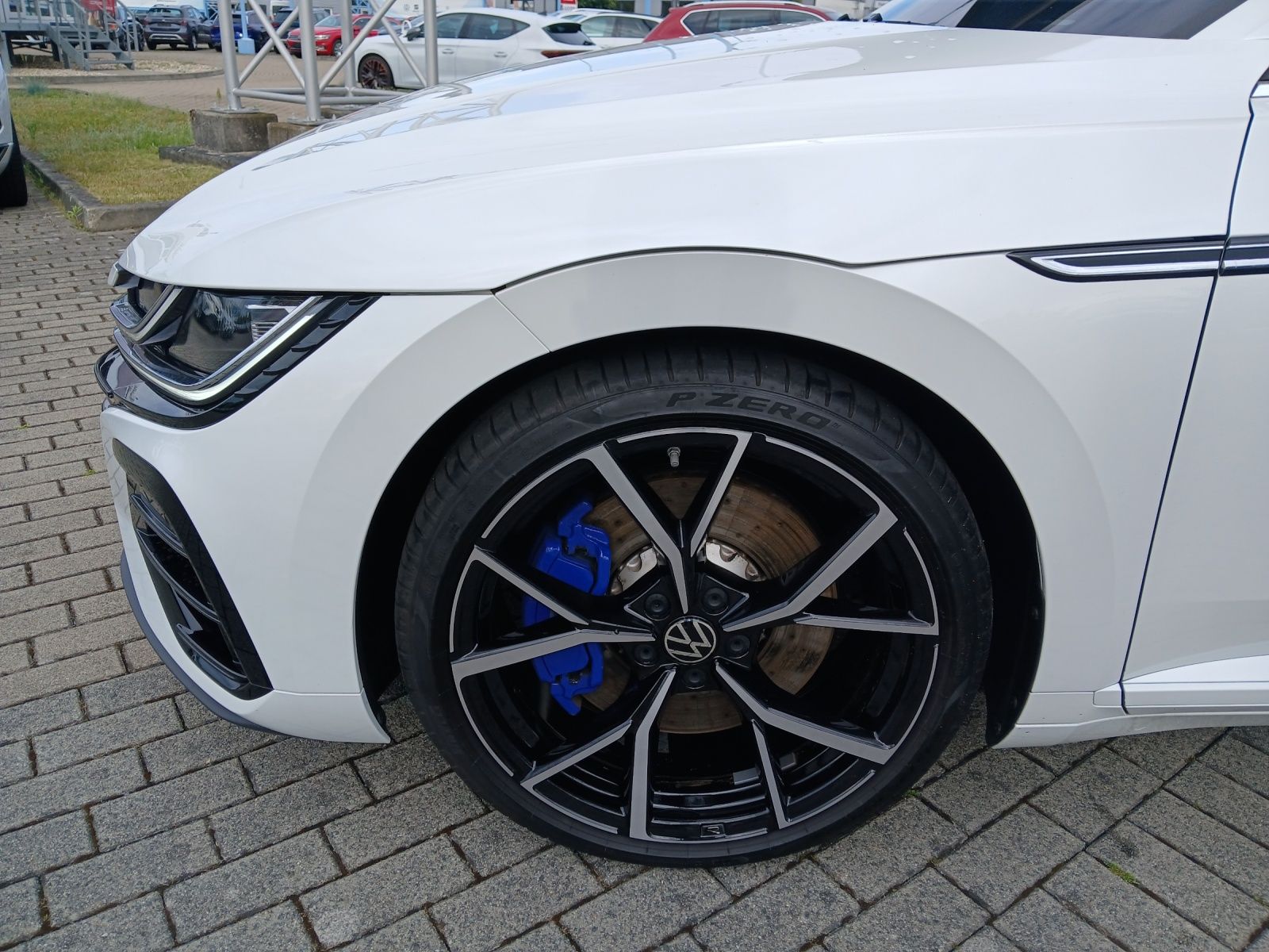 Fahrzeugabbildung Volkswagen Arteon SB R 4M R-Line Matrix AHK Navi  Pano HUD