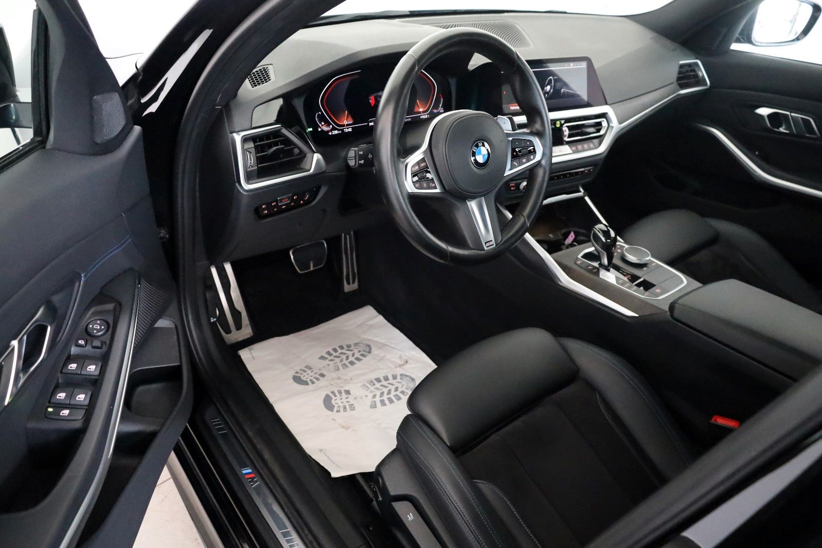 Fahrzeugabbildung BMW 320 i M Sport, T.Leder,Navi,LED,SH,Kamera