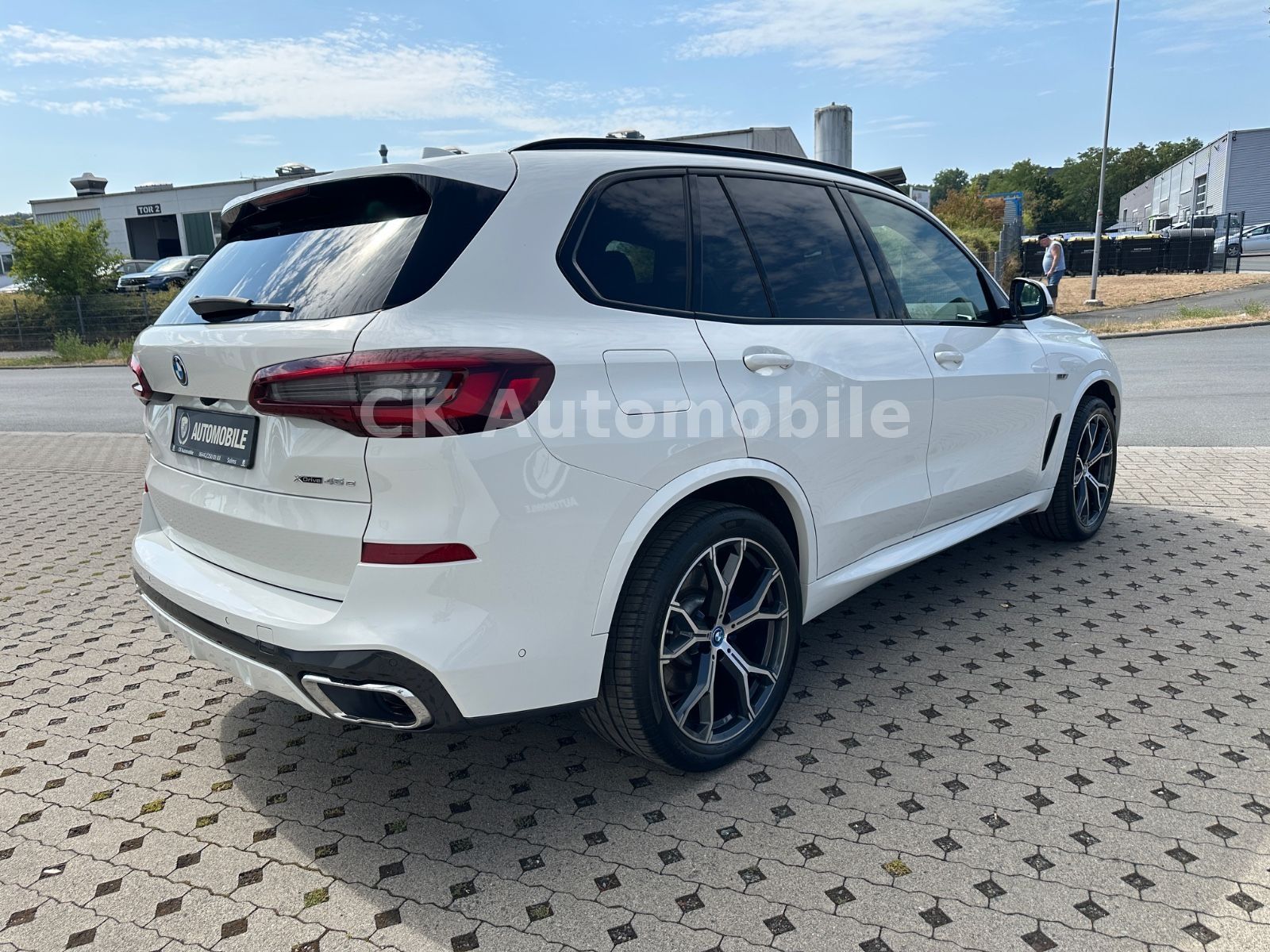 Fahrzeugabbildung BMW X5 xDrive45e M-Sport/Laser/Pano/Head-Up/360°/AHK