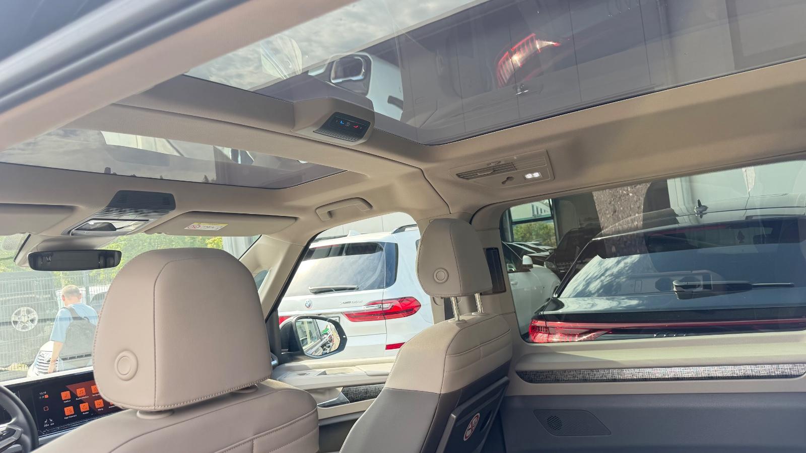 Volkswagen T7 Multivan eHybrid lang Panorama/7Sitze-Voll!