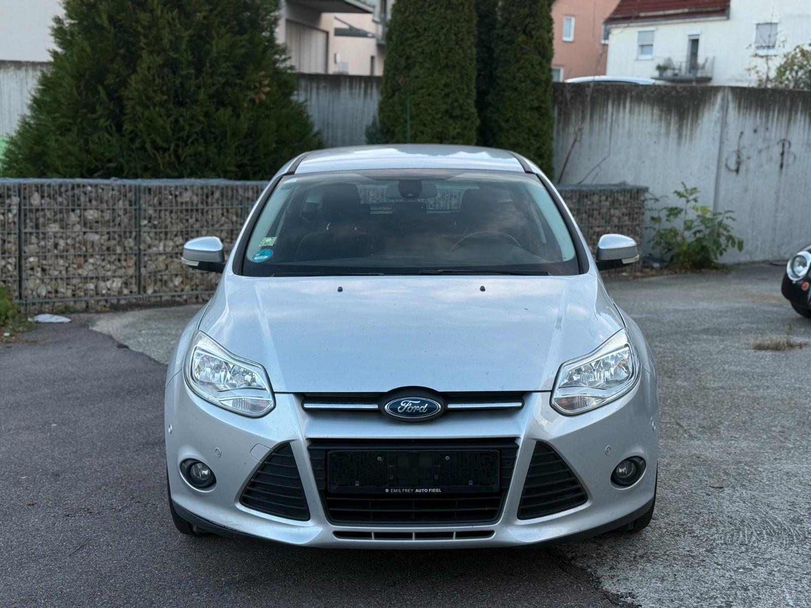 Ford Focus 2013 — rear view