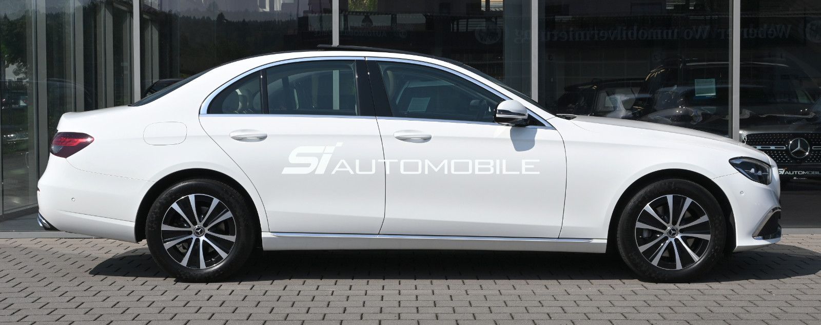 Fahrzeugabbildung Mercedes-Benz E 220 d 4MATIC Exclusive °AHK°PANO°STANDHEIZUNG°