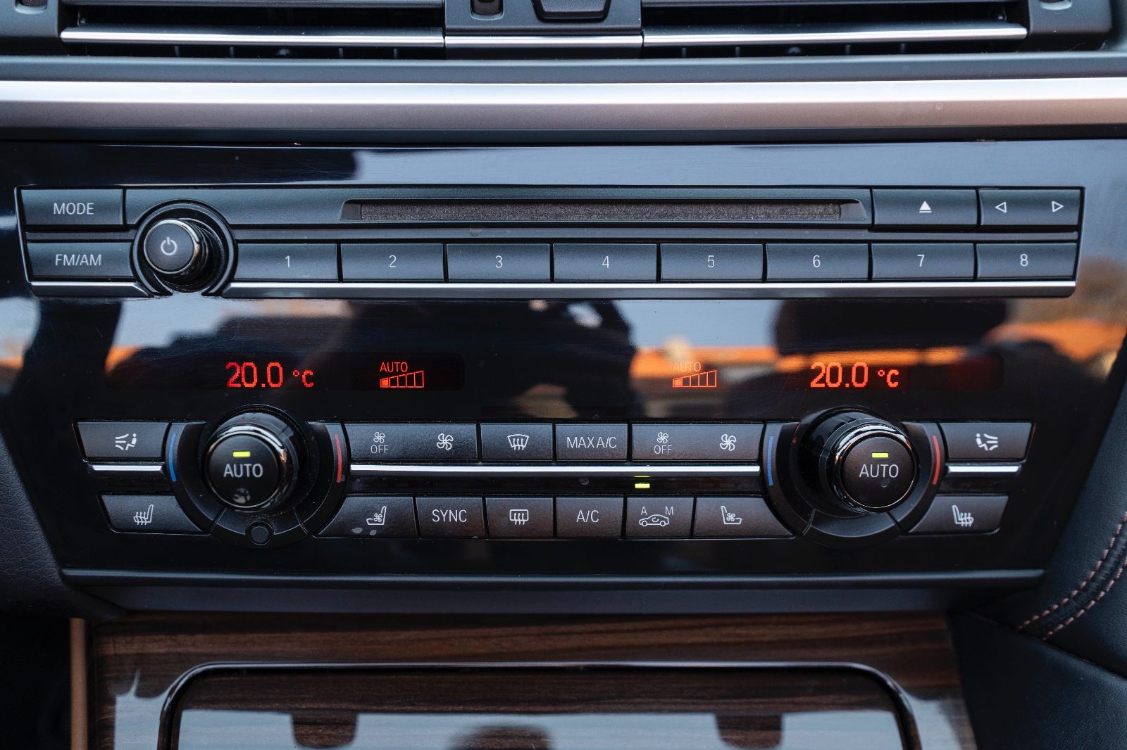 Fahrzeugabbildung BMW 650i xDrive Cabrio H&K LED CARPLAY NAV KAM ACC