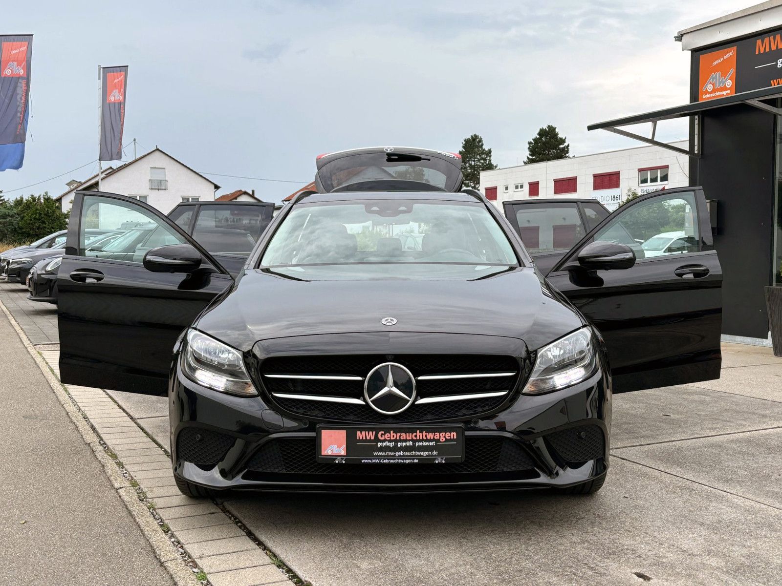Fahrzeugabbildung Mercedes-Benz C220d T-Modell Avantgarde ACC 360° AHK PANO NAV