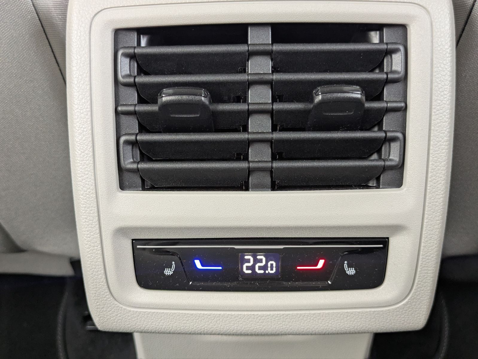Fahrzeugabbildung Volkswagen Golf 2.0 TDI Life STHZ*LED*MASSAGE*MEMORY*APP